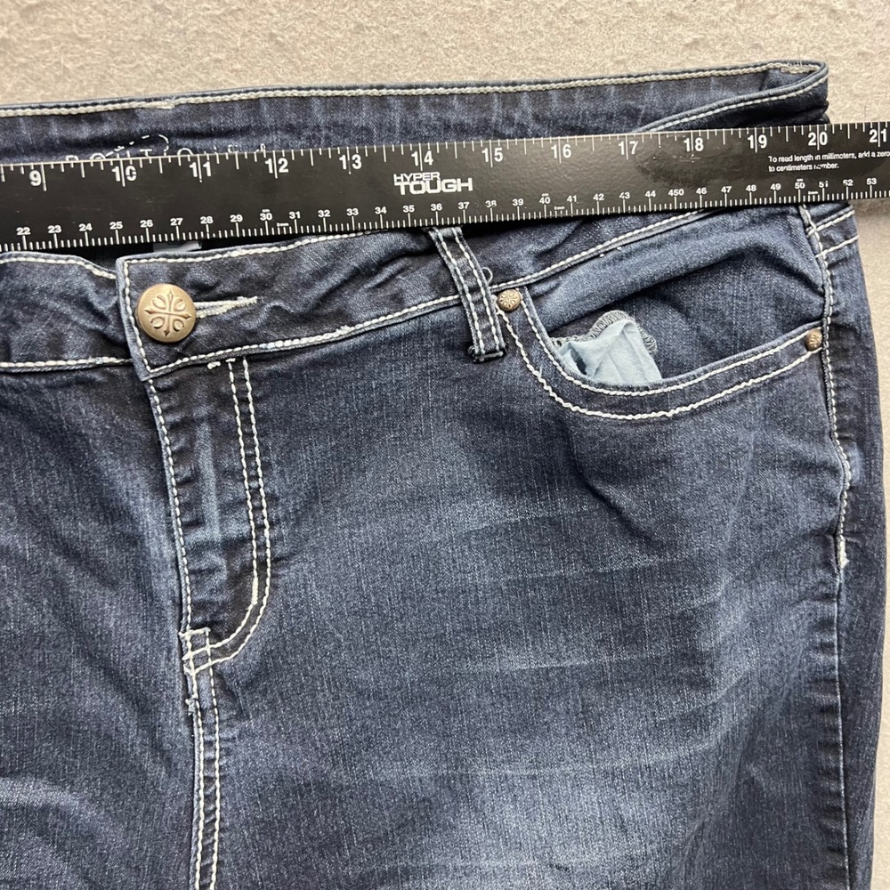 Boutique + Women 20W Dark Wash Capri Jeans Embroidered Flap Pockets Thick Stitch - Picture 4 of 9